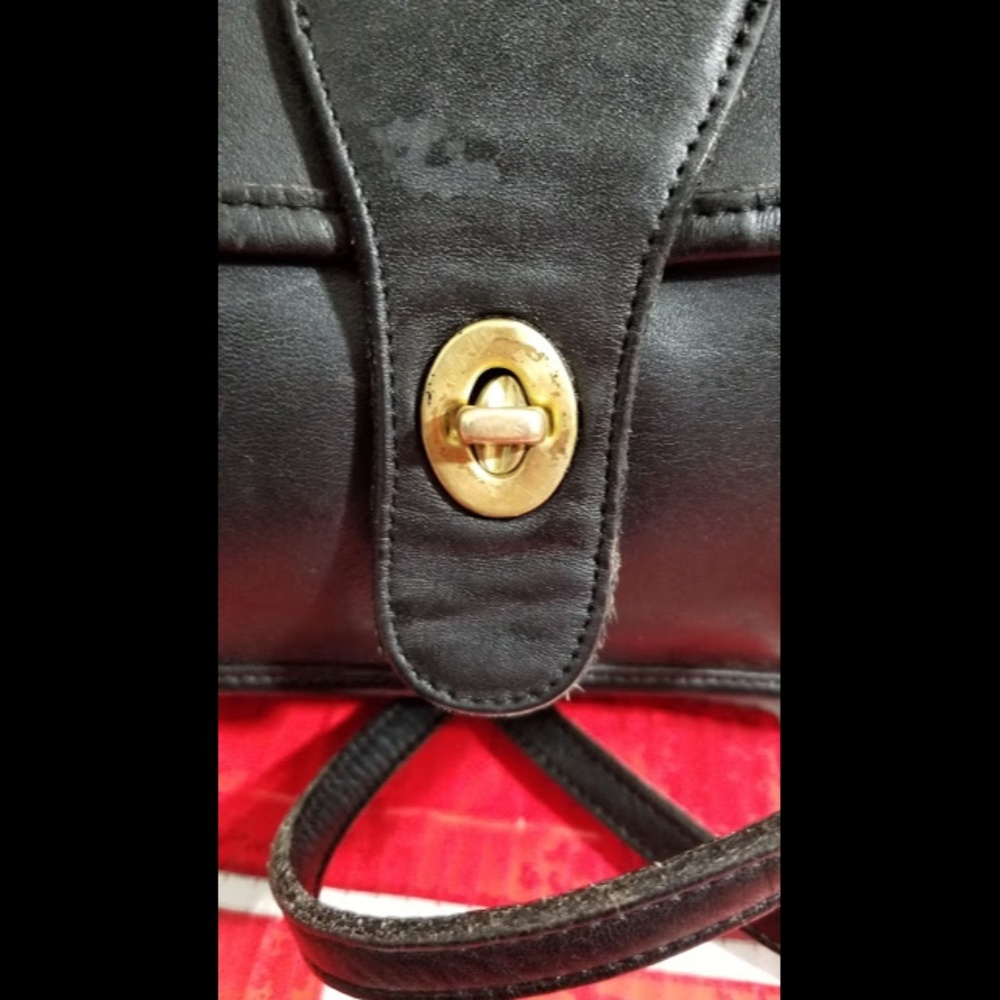 COACH-VINTAGE STATION BLACK CROSSBODY BAG - Picture 5 of 8